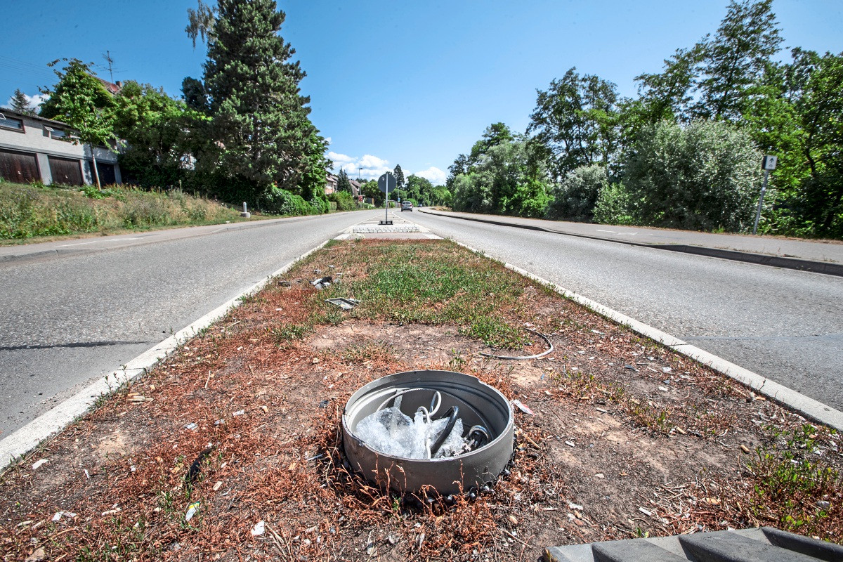 Nach Blitzer Crash In Neckarhausen Fahrer Wird Im Netz Zum Helden NT