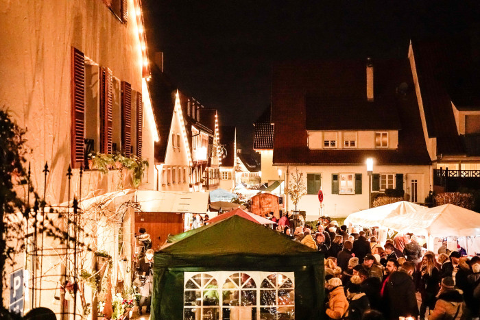 Lichterglanz In Beuren Mit LED-Leuchten - Beuren - Nürtinger Zeitung ...