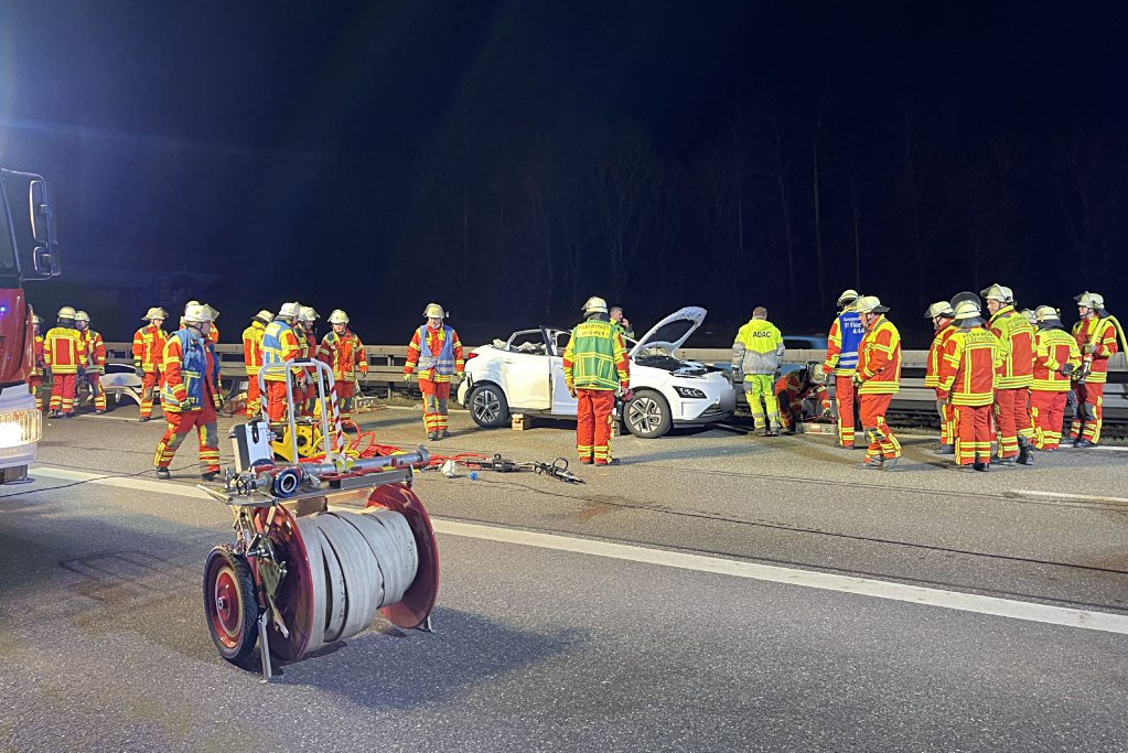 B 27 Bei Leinfelden-Echterdingen Nach Unfall Voll Gesperrt - Landkreis ...