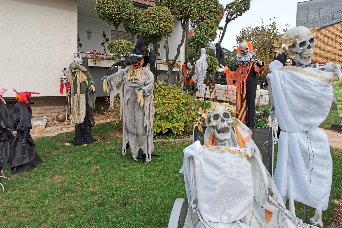 Halloween in Nürtingen Alicia Föhl hat den Friedhof des Grauens im