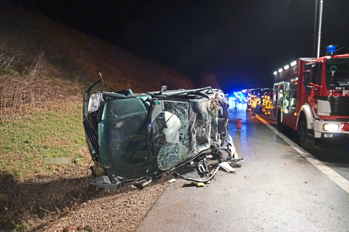 Schwerer Unfall Auf Der Autobahn A8 Bei Holzmaden - Landkreis Esslingen ...