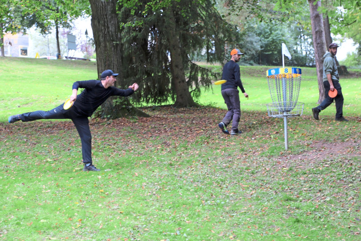 Disc golfers brave the rain in Nürtingen