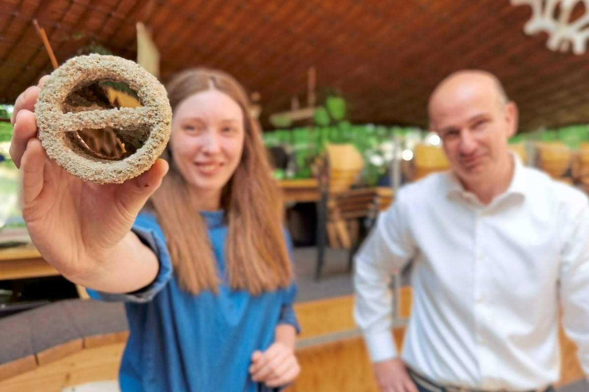 Why campers can donate their urine at the CMT Stuttgart