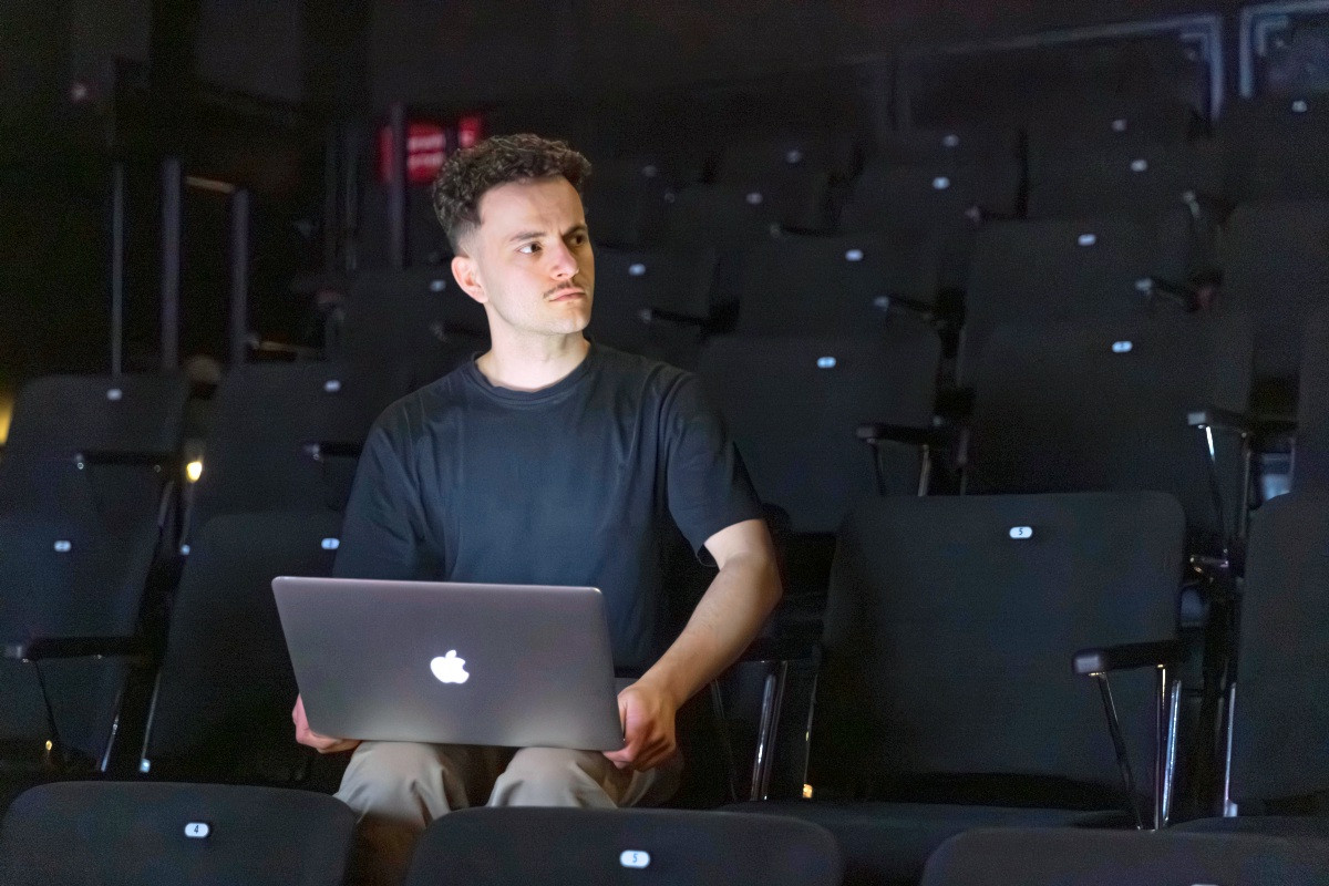 How a young director from Frickenhausen is faring in the theater world.