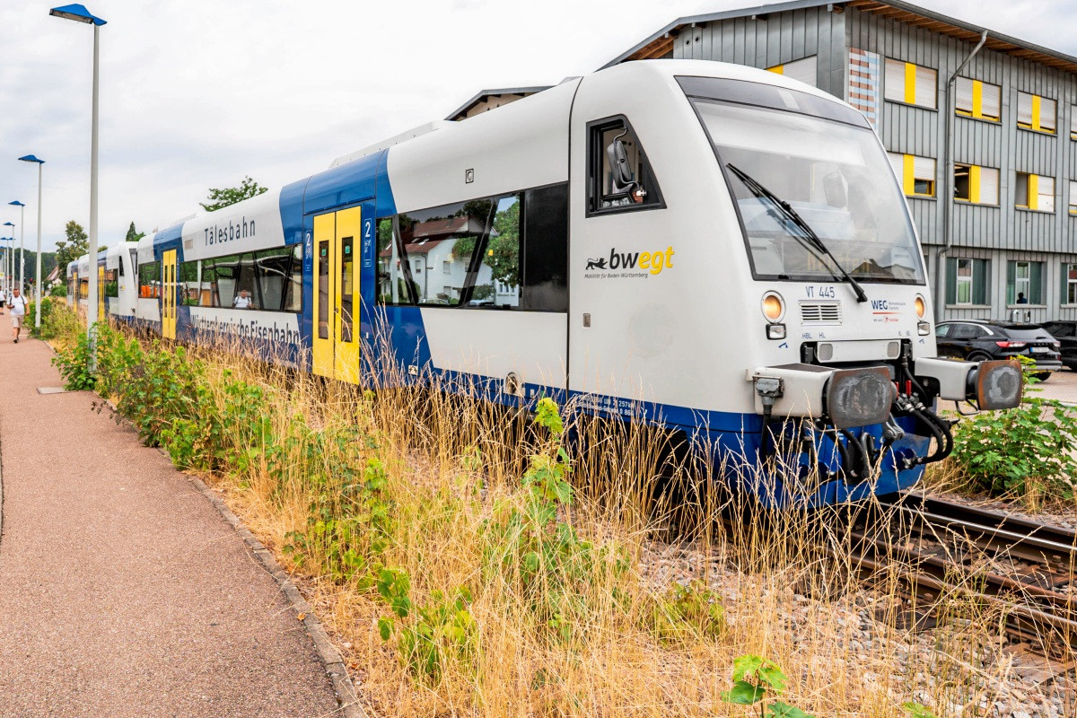 Tälesbahn fährt ab Dienstag wieder regulär zwischen Neuffen und Nürtingen ...