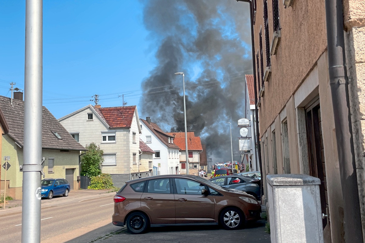 Barn in Lenningen-Brucken is on fire