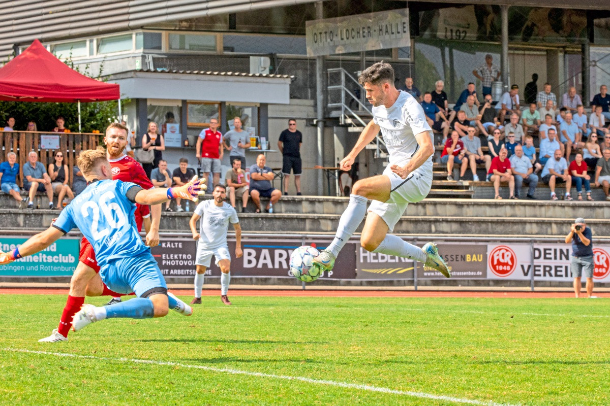 Heimpremiere gegen den SV Fellbach für Tabellenführer TSV Oberensingen - ...