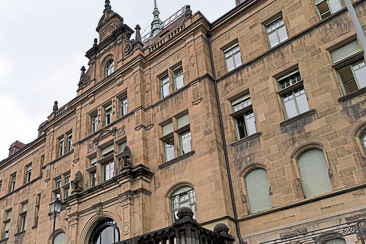 Nürtingen: Man allegedly threw frozen fries at woman